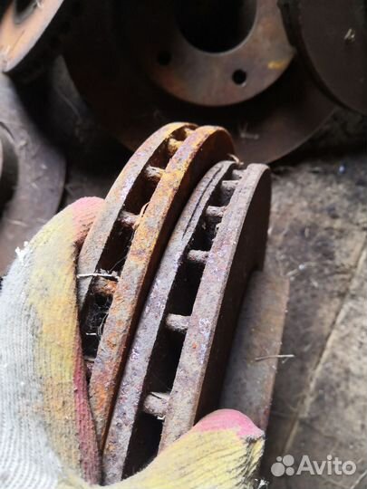 Диск тормозной передний Mitsubishi Space Runner 2