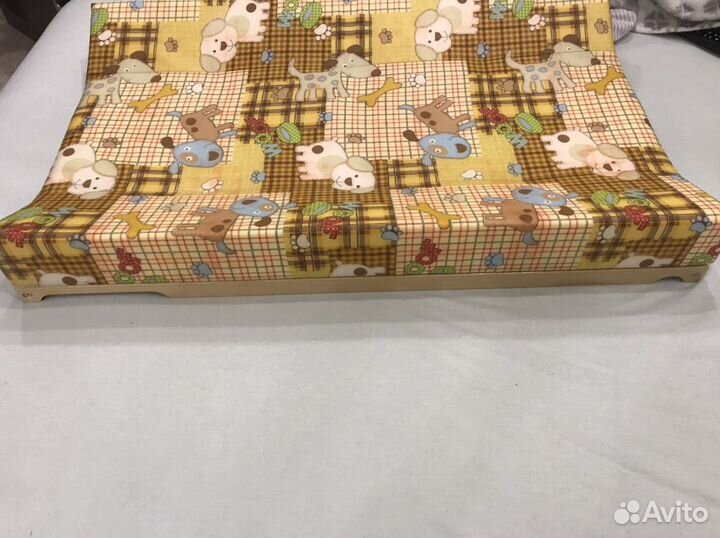 Пеленальная доска, пеленальный стол