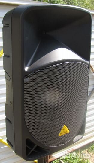 Активные колонки Pro 1000W 2шт Behringer B115D