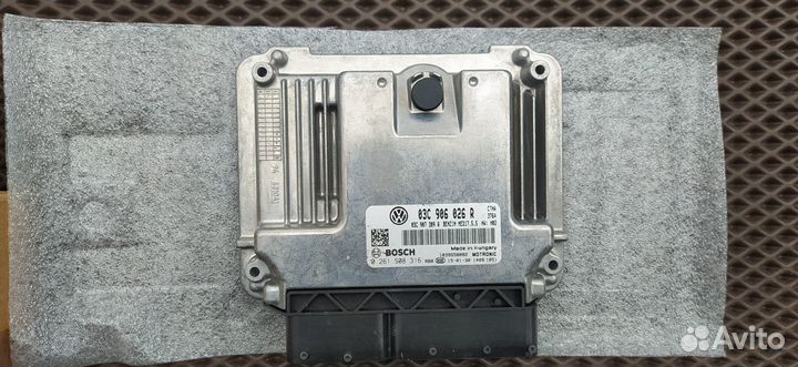 Блок управления двигателем Volkswagen Tiguan 03C90