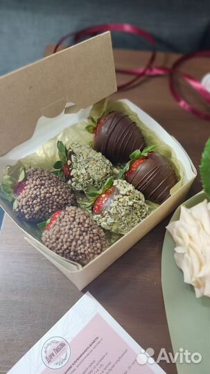 Набор : клубника, шоколад, розы