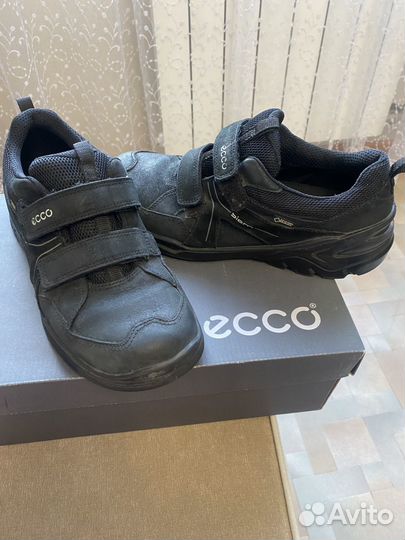 Кроссовки подростковые