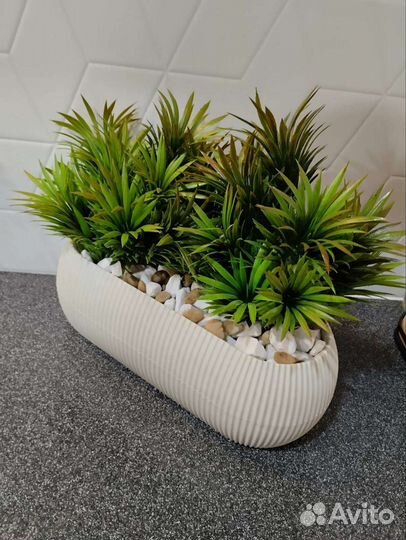 Искусственные растения в горшках