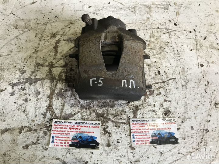 Суппорт передний правый Фольксваген Гольф 5 Golf 5