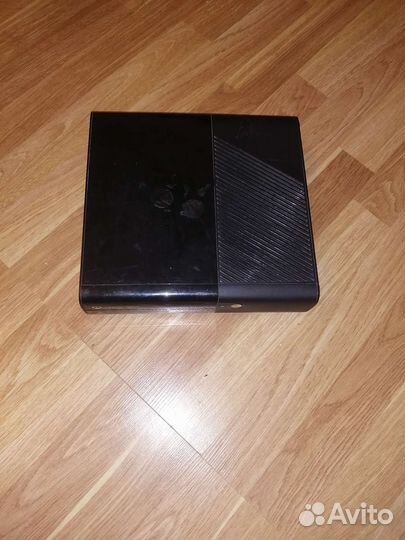 Xbox 360 с кинектом и 16 играми