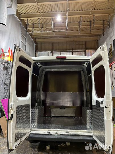 Обшивка кузова фургона Ford Transit