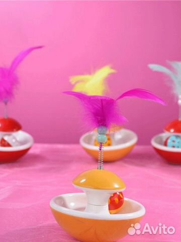 Игрушка для кошек неваляшка с мячиком и перьями