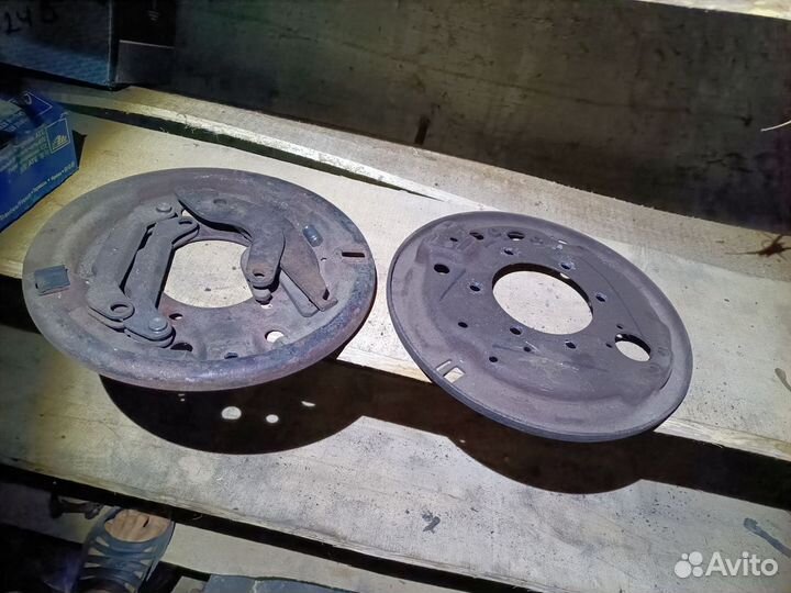 Щиты заднего моста мерседес 814 811