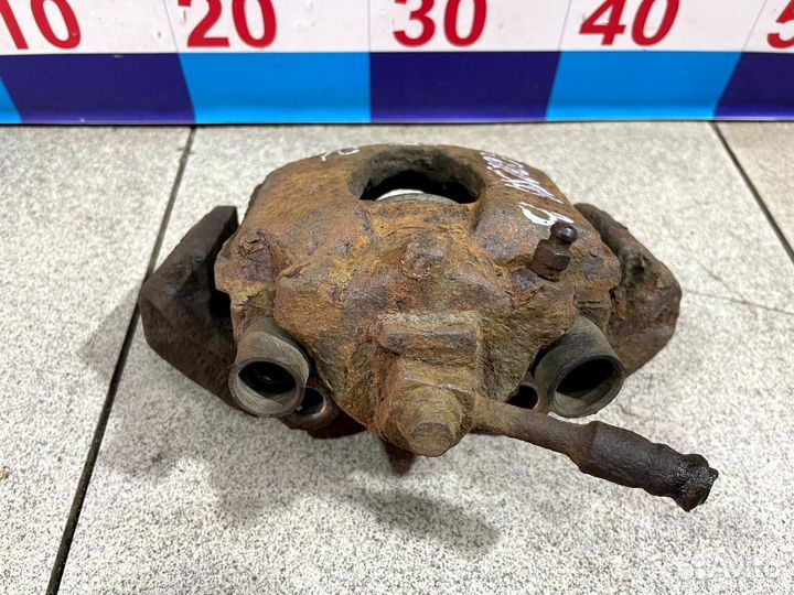 Суппорт передний правый Opel Corsa B