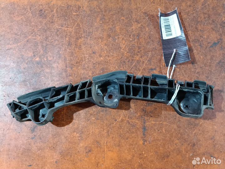 Крепление бампера Toyota Will vs NZE127 (Заднее Левое)