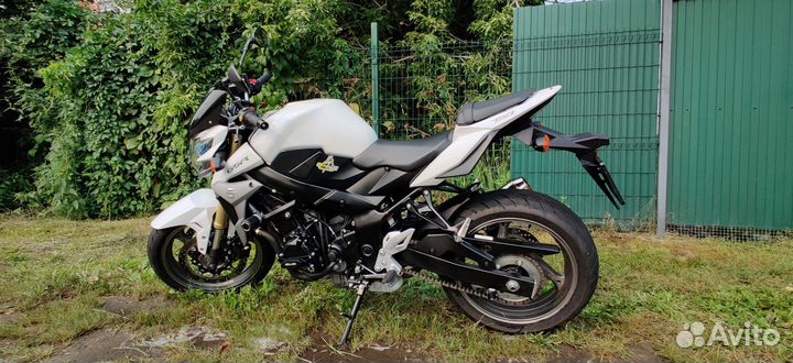 Suzuki GSR 750A