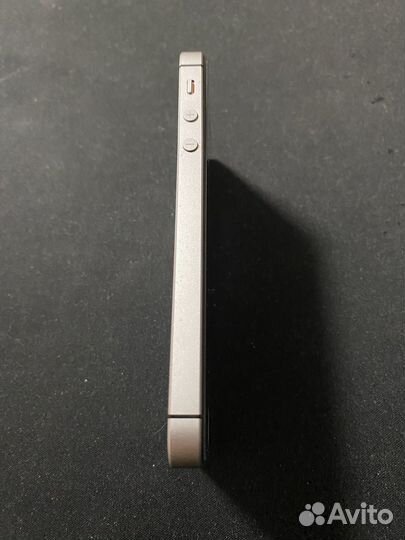 iPhone SE, 32 ГБ