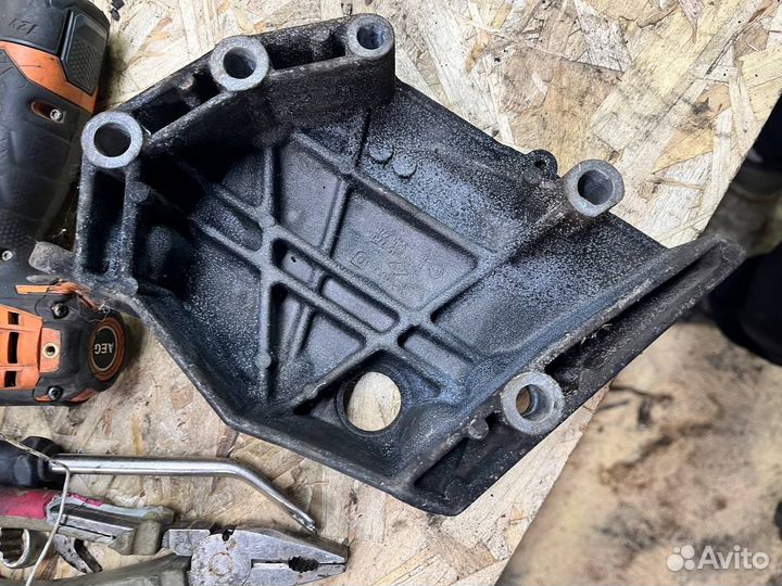 Крышка грм Renault Logan Symbol Sandero k7j k7m