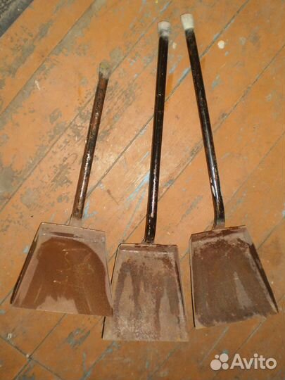 Металлический совок для мусора