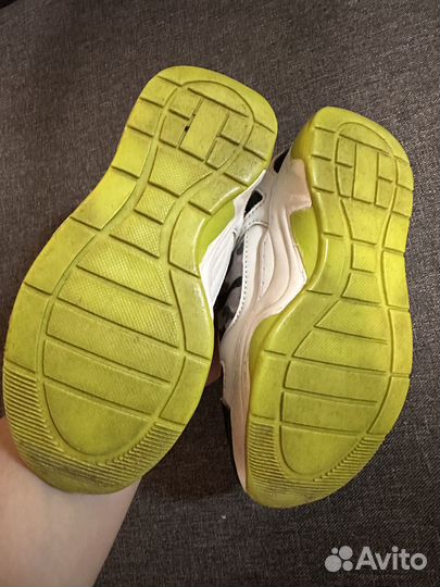 Кроссовки детские 28