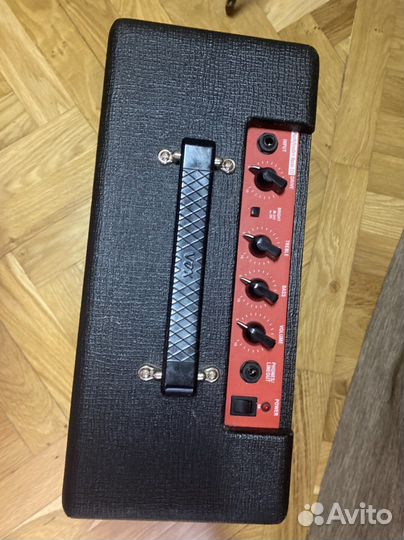 Комбик басовый VOX pathfinder 10B
