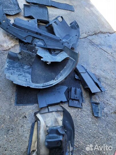 Подкрылок передний на cadillac CTS 2 3.6