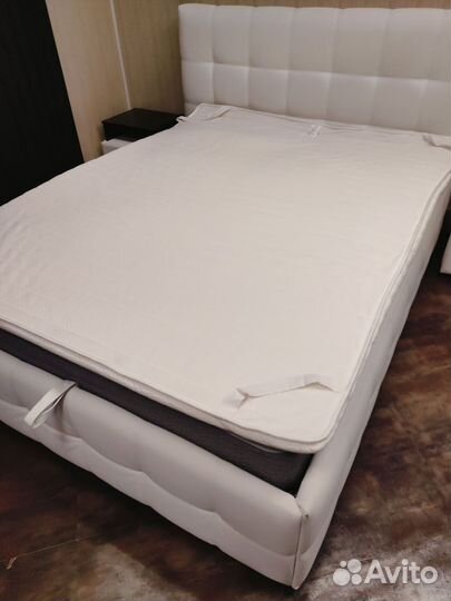 Кровать с матрасом