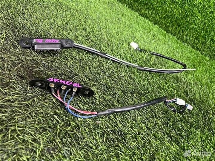 Доводчик двери задний левый Toyota Lite Ace