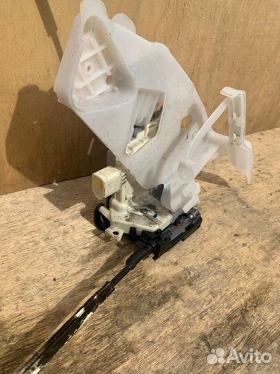 Замок двери Задней левый Volkswagen Passat b7