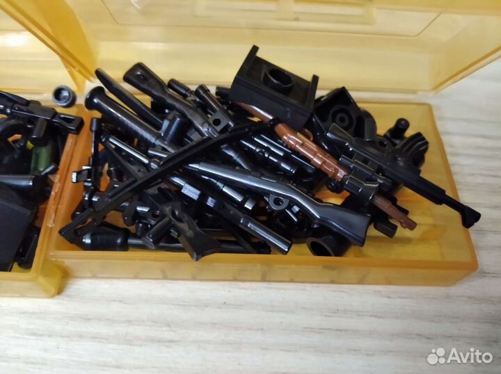 Оружие и обмундирование lego