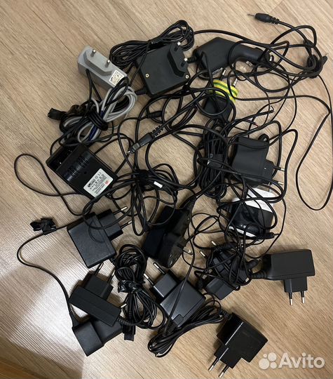 Зарядные устройства 14 штук