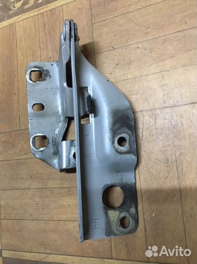 Петля капота правая nissan almera B10