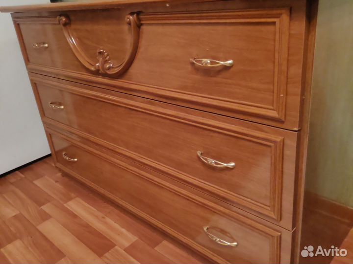 Комод с зеркалом