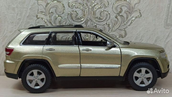 Jeep Grand Cherokee (wk2)'2010 Maisto