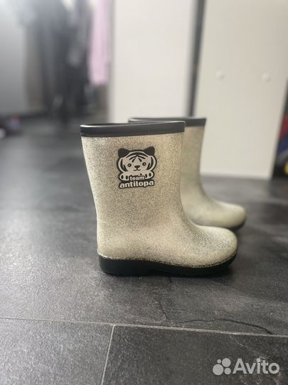 Резиновые сапоги для девочки 27