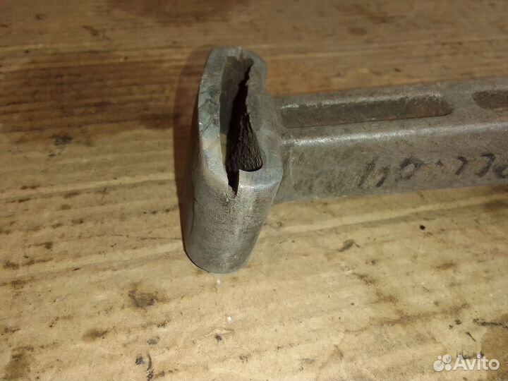 Кронштейн насоса гура длинный Chery Amulet A15