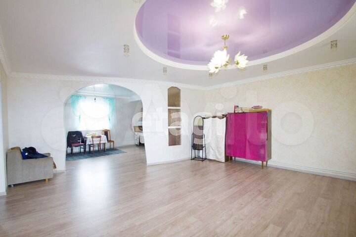 Дом 194 м² на участке 10,8 сот.