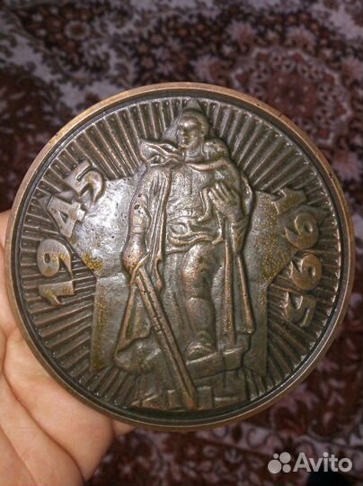 Памятная настольная медаль