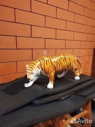 Керамическая фигура тигра. 38 на 16