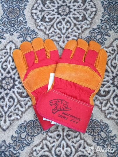 Перчатки зимние. Восточные тигры