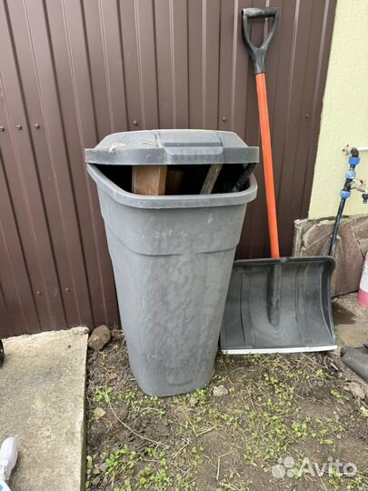 Мусорный бак на колесах