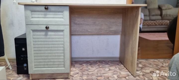 Письменный стол