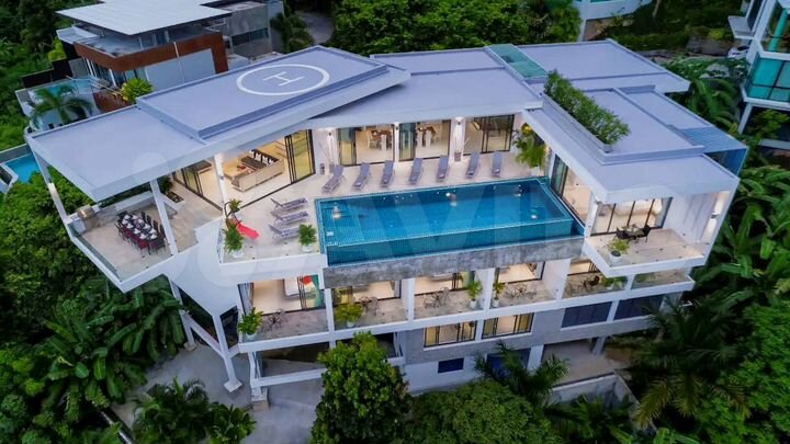 Гостиница с бассейном, Моне*