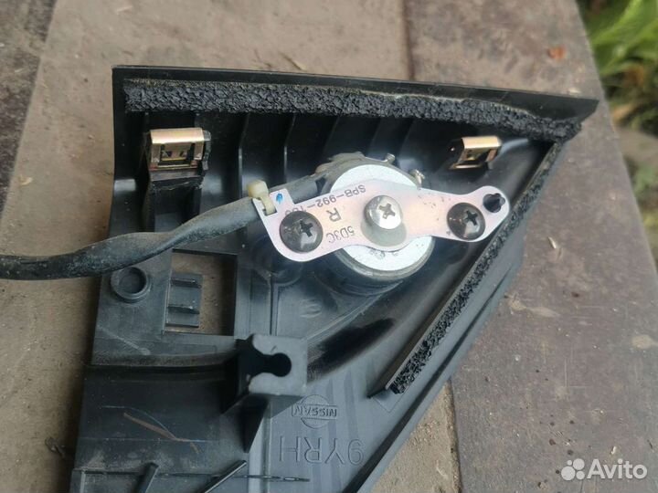 Уголок двери правый внутренний Nissan Teana J31