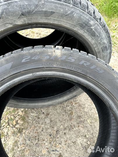 Продам резину Pirelli Ice Zero 245/45/19