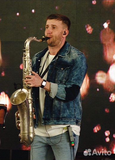 Саксофонист на праздник