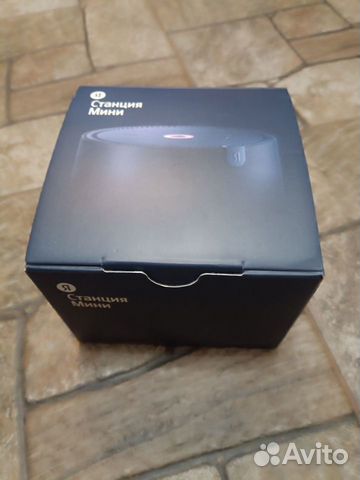 Коробка от Яндекс станция мини с наклейками