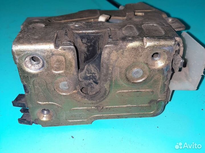 Замок двери задний правый Renault megane 1