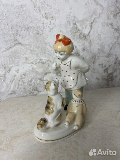 Статуэтка девочка с собачкой 