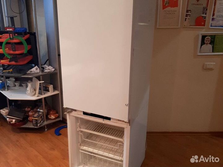 Встраиваемый холодильник на запчасти