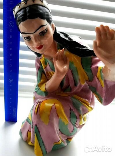 Фарфоровые статуэтки СССР Узбечка