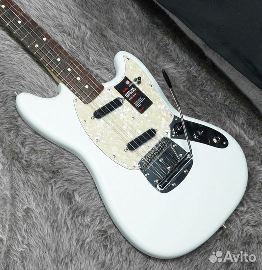 Электрогитара Fender Mustang USA + Аксессуары