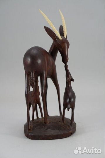 Статуэтка из дерева «Конгони с детенышами»