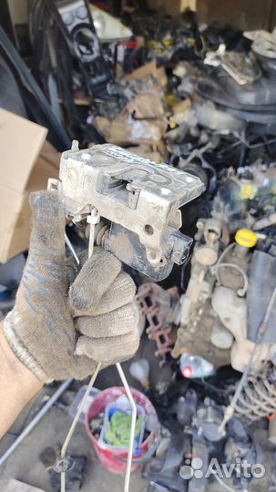 Замок двери renault logan