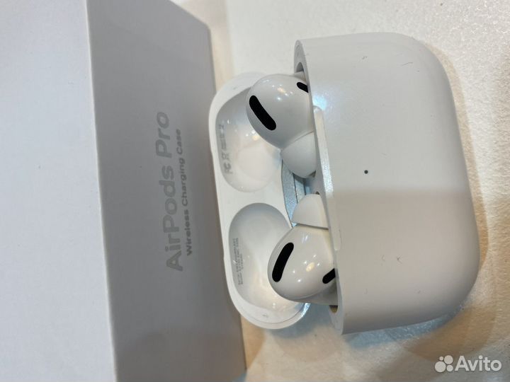 Наушники Apple AirPods Pro с шумоподавлением